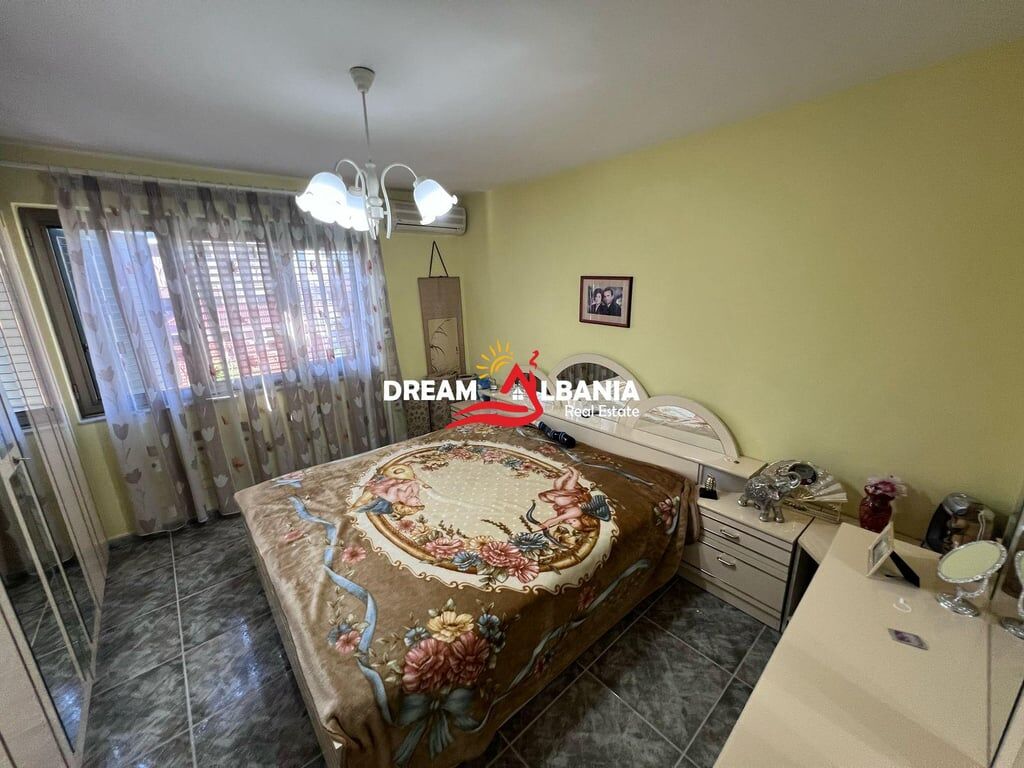 2+1 apartment for rent at Pazari i Ri, near "Shkolla e Kuqe" in Tirana (ID 42215255)