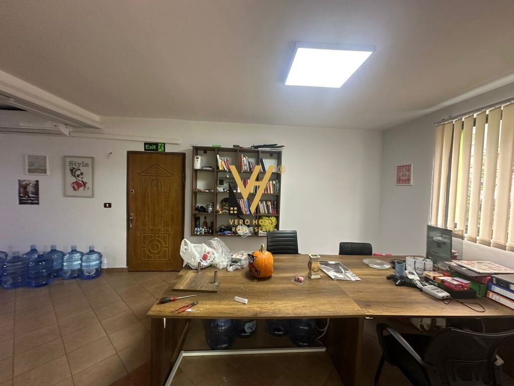 JEPET ZYRE 120 M2 ME QERA TE ISH PARKU 900 EURO