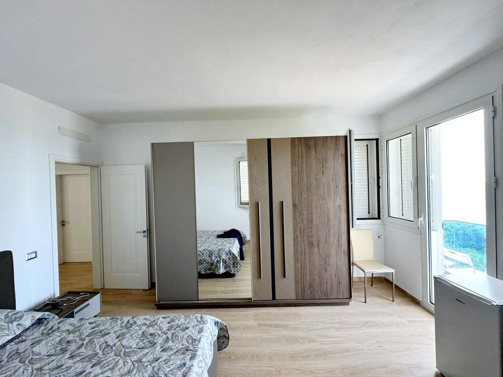 Karpen, private villa in a fantastic position, with a full view of the sea, Karpen.