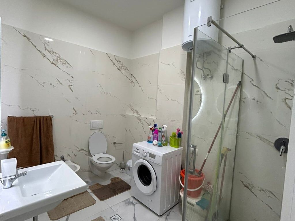 Jepet me qera apartament 1+1 tek Liqeni i Thate