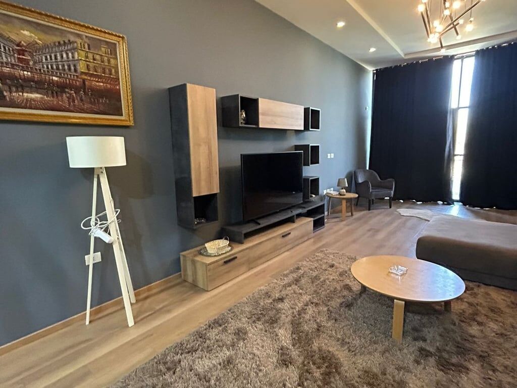 Jepet me qera apartament 1+1 tek Liqeni i Thate