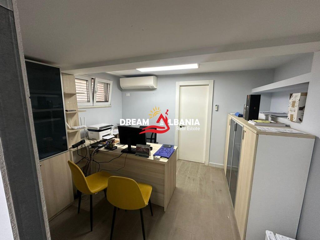 Vendesi ufficio in via Mine Peza, vicino al Commissariato Nr.3 (ID 4161093)