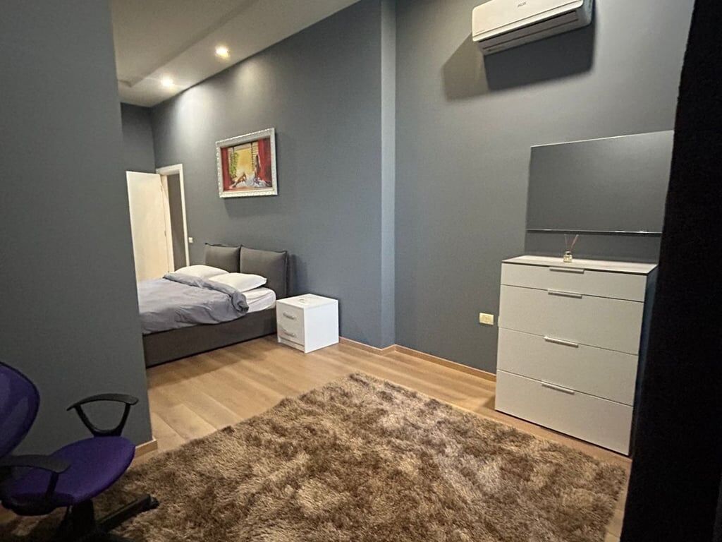 Jepet me qera apartament 1+1 tek Liqeni i Thate