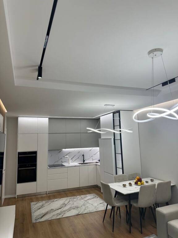 Apartament 2+1+2 +post parkimi me qira