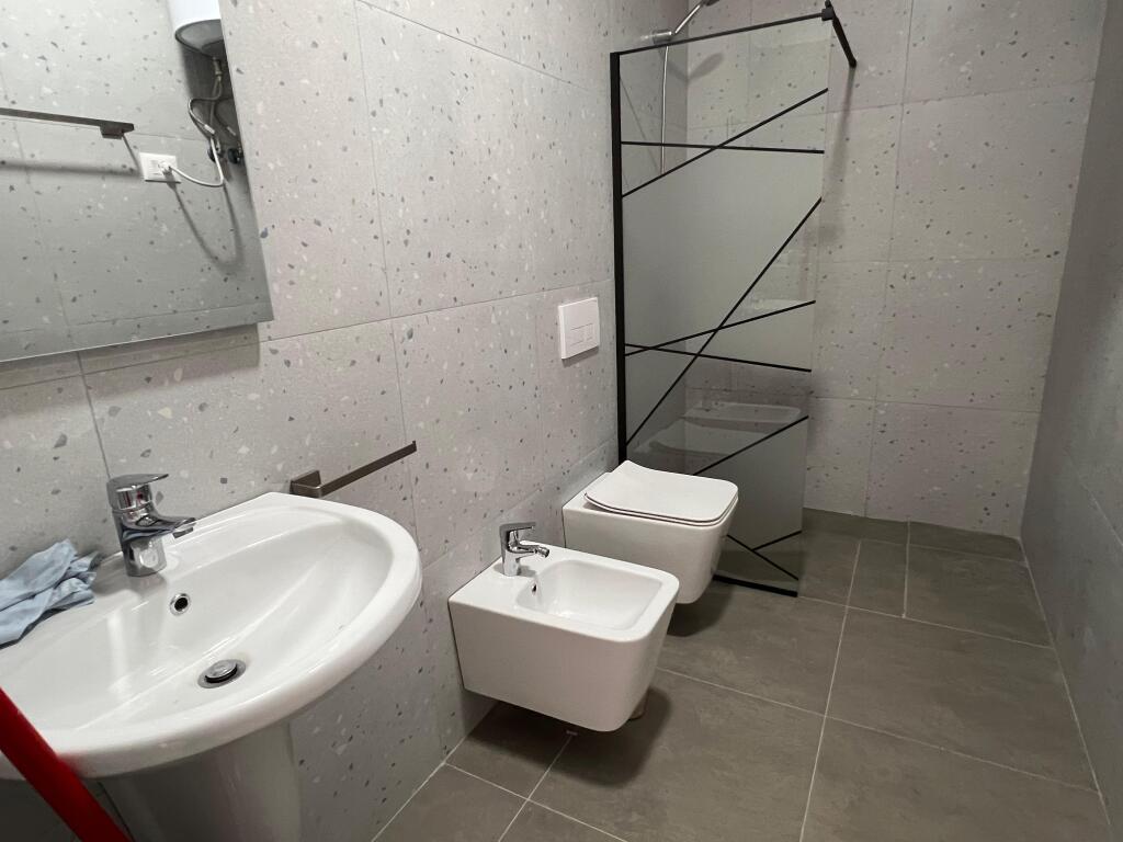 Apartament me Qera 2+1+2 tek Bulevardi i Ri ( ID B2201316) Tirane