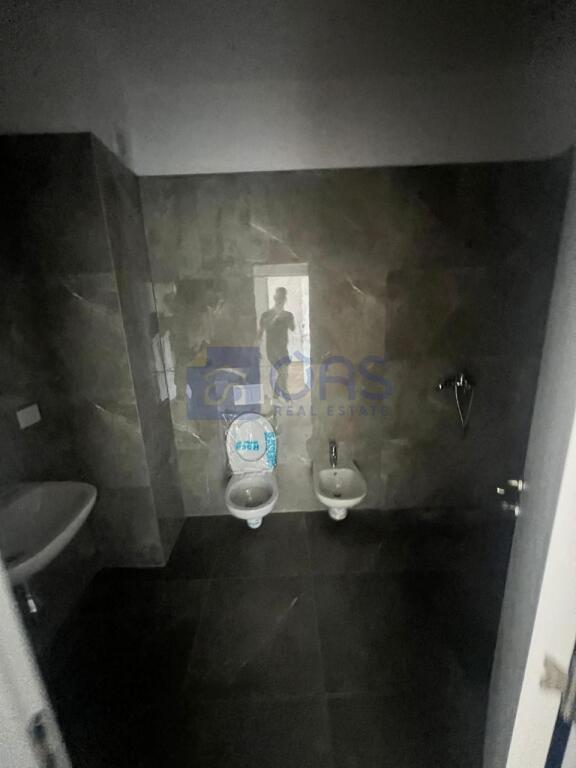 Jepet me qera apatament 2+1+2 tek Farmacia 10 (Kompleksi Arlis) 500 euro
