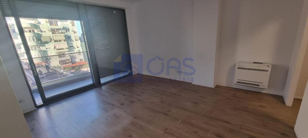 Jepet me qera apatament 2+1+2 tek Farmacia 10 (Kompleksi Arlis) 500 euro