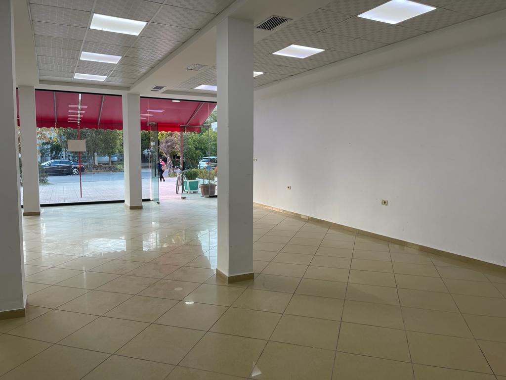 Jepet me Qira Njësi Biznesi – Pranë Shkollës “24 Maji”, Vlorë