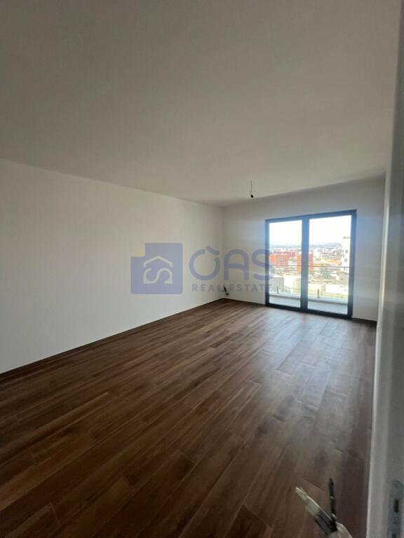 Jepet me qera apatament 2+1+2 tek Farmacia 10 (Kompleksi Arlis) 500 euro