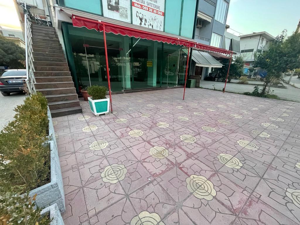 Jepet me Qira Njësi Biznesi – Pranë Shkollës “24 Maji”, Vlorë