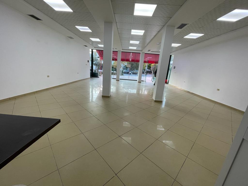 Jepet me Qira Njësi Biznesi – Pranë Shkollës “24 Maji”, Vlorë