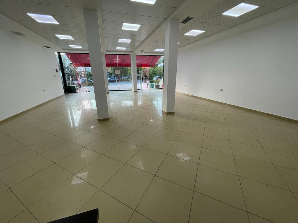 Jepet me Qira Njësi Biznesi – Pranë Shkollës “24 Maji”, Vlorë