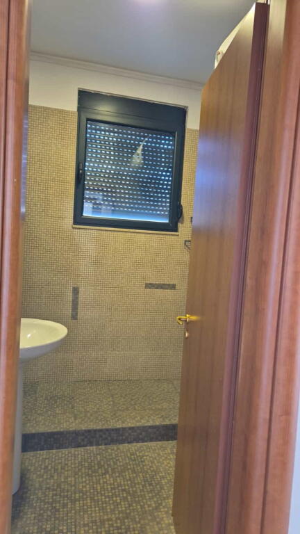 Zyre me qera 3+1 prane Stadiumit Air Albania (ID BZ2608) Tirane