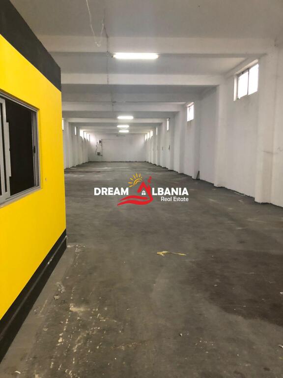 Magazine me qera Ne Autostraden Tirane-Durres prane QTU (ID 4281282)