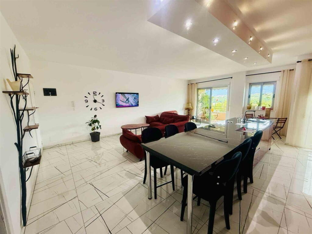 Apartament me qera 2+1+2 tek Liqeni i Thate (ID B2201323) Tirane​