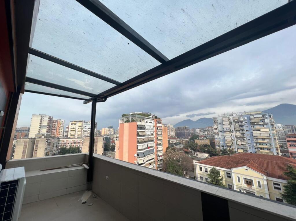 ZYRE- Për Qira 2+1 PRANE ME QENDREN TOPTANI