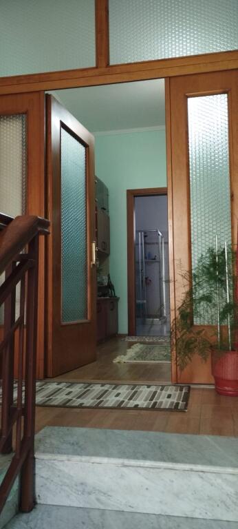 3+2, arredato, con parcheggio, vicino alla scuola rossa, 500 euro