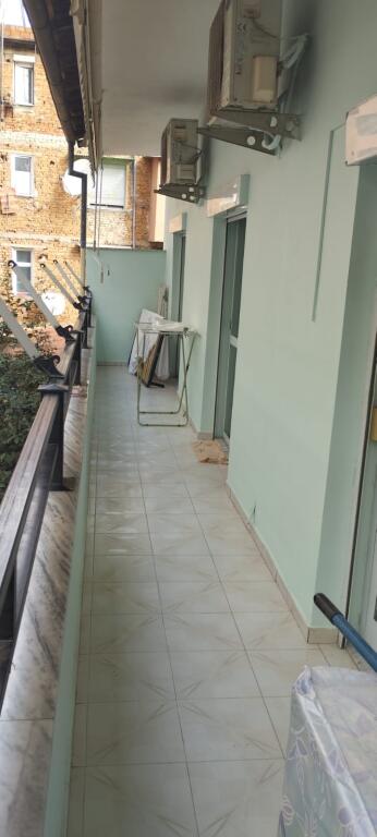 3+2, arredato, con parcheggio, vicino alla scuola rossa, 500 euro