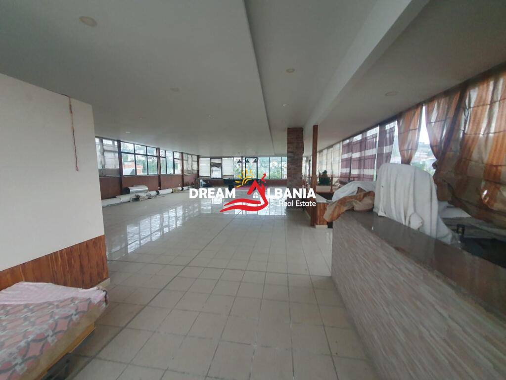 Jepet Restorant +Lavazh+Godine me Qera ne zonen e Yrshekut prane Top Channel, Tirane ( ID 4251245 )