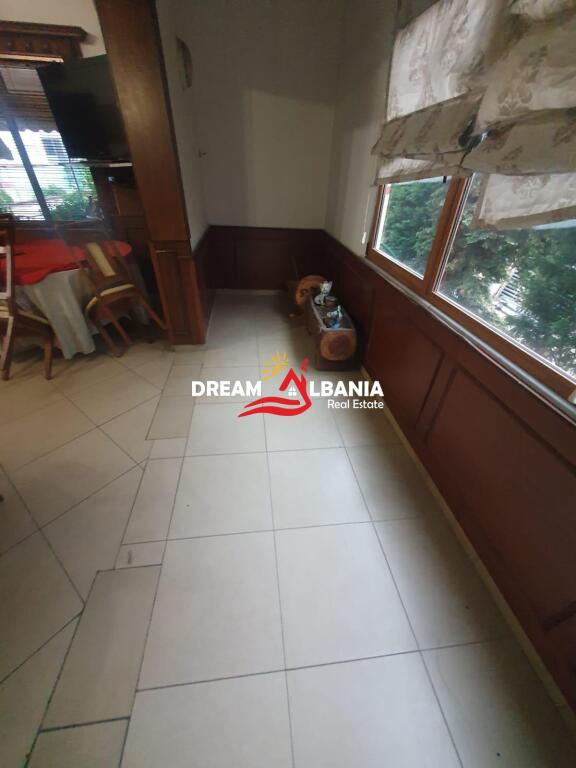 Jepet Restorant +Lavazh+Godine me Qera ne zonen e Yrshekut prane Top Channel, Tirane ( ID 4251245 )