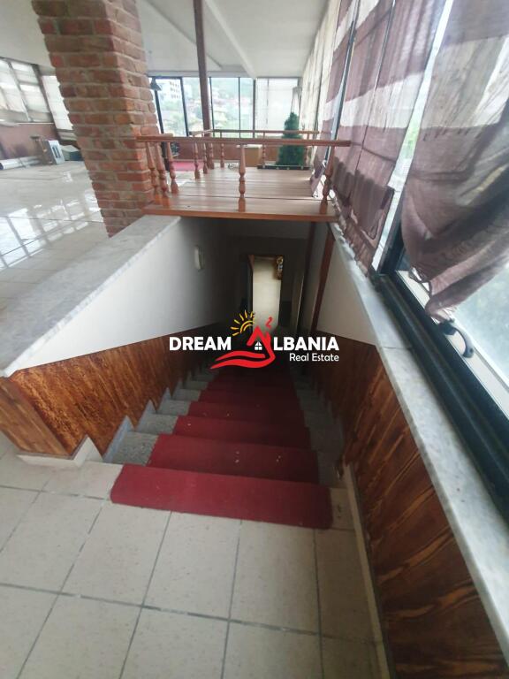 Jepet Restorant +Lavazh+Godine me Qera ne zonen e Yrshekut prane Top Channel, Tirane ( ID 4251245 )