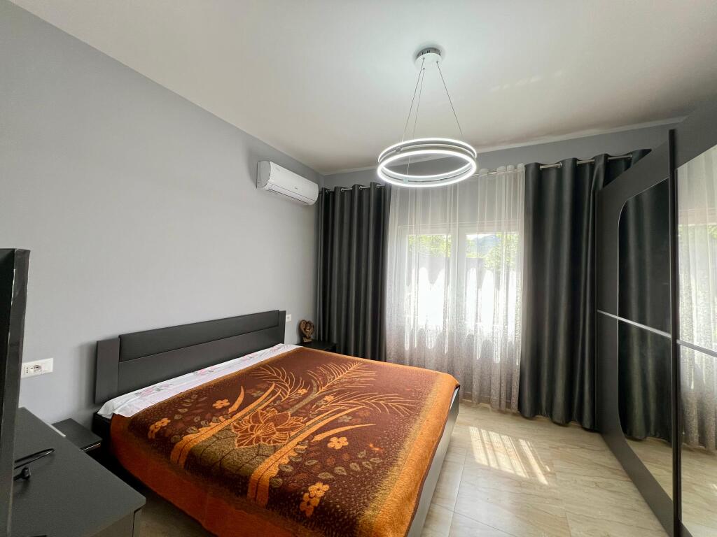 Vendesi Villa 2 Piani, “Mullet”- Tirana.