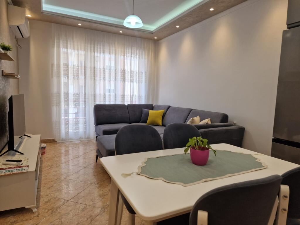 JEPET APARTAMENT 2+1+2+BLK ME QERA NE DON BOSKO 900 EURO