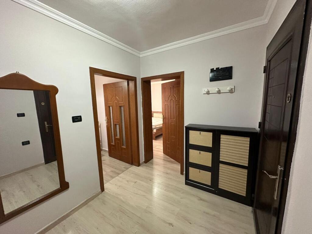 1+1, Myslym Shyri presso la stazione di servizio Kastrati, 550 euro
