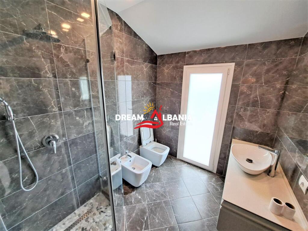 Vile me qera ne zonen e Bllokut te Vilave ne Selite ne Tirane (ID 4251086)