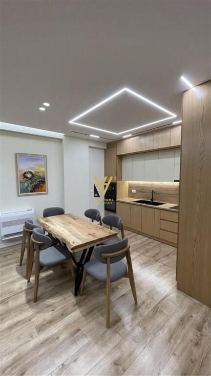 JEPET APARTAMENT 2+1+BLK ME QERA TE LIQENI THATE 1.800 EURO
