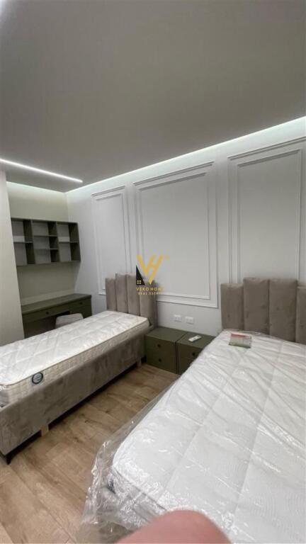 JEPET APARTAMENT 2+1+BLK ME QERA TE LIQENI THATE 1.800 EURO
