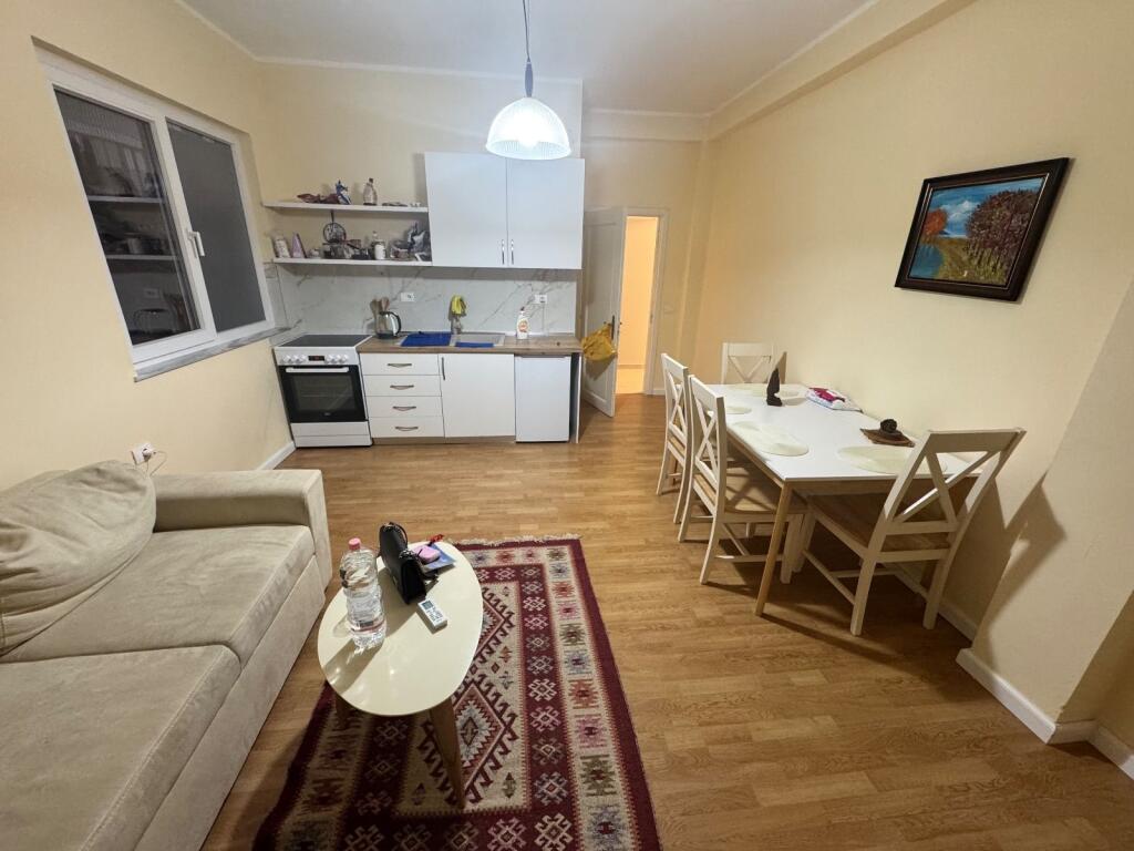 Super apartament 2+1 për qira më 21 Dhjetor përballë hotel Mondiali