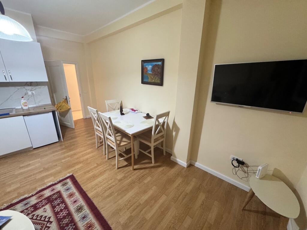 Super apartament 2+1 për qira më 21 Dhjetor përballë hotel Mondiali