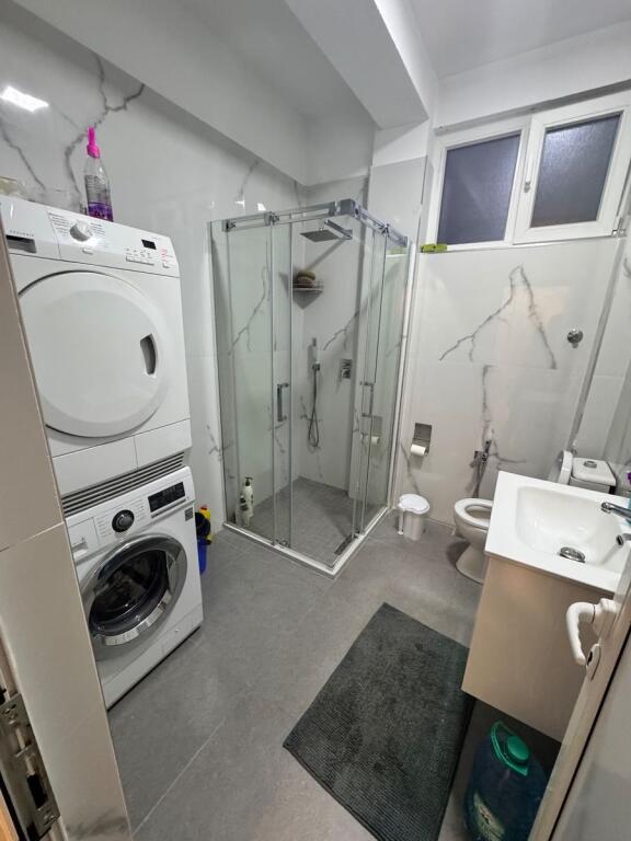 Super apartament 2+1 për qira më 21 Dhjetor përballë hotel Mondiali