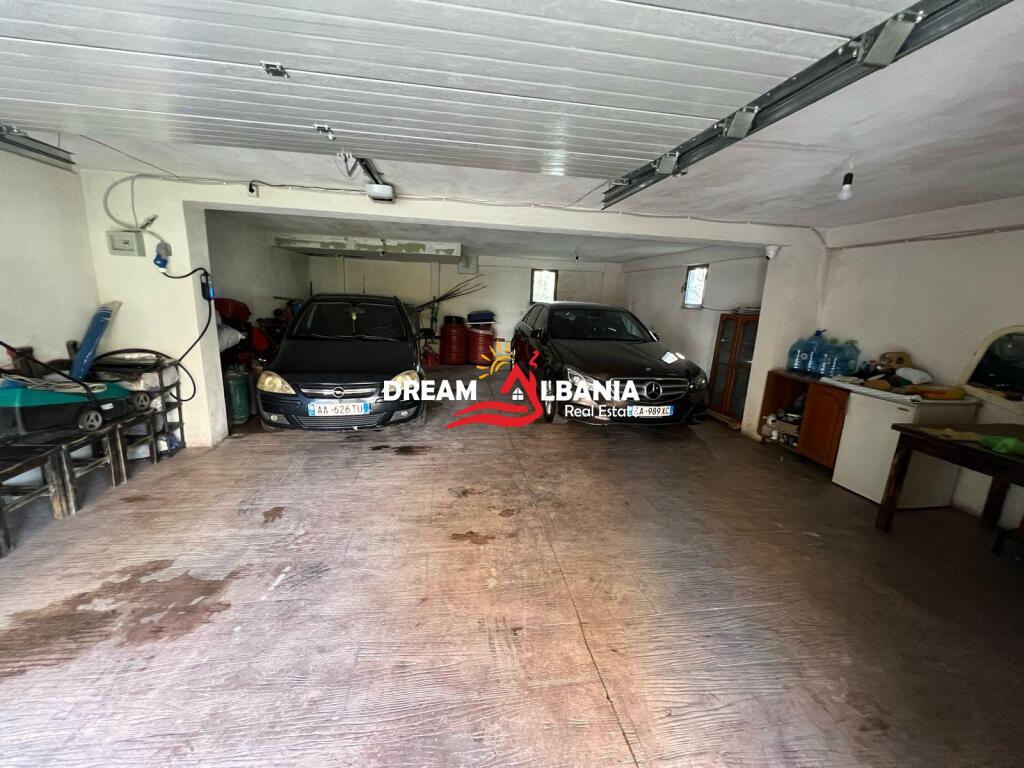 3-storey villa for sale at Sauk Circle, near the Artificial Lake in Tirana (ID 4151182)