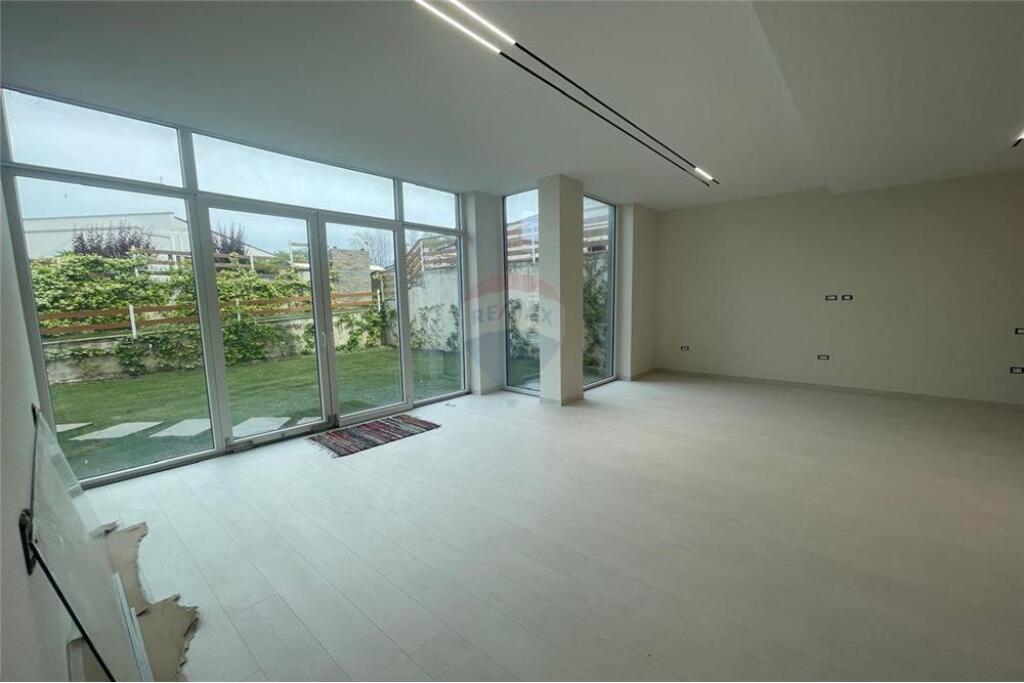 Super villa in affitto, a 5 minuti dal centro commerciale Teg.