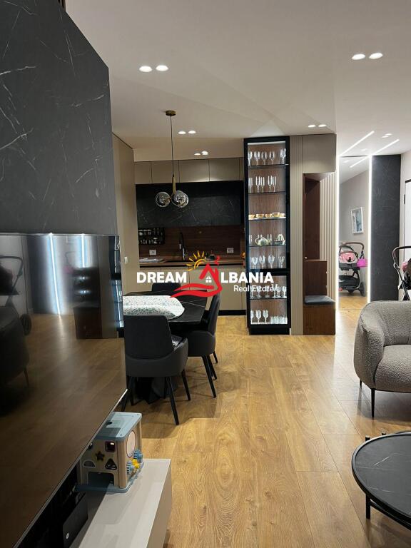 Super Apartament 2+1 ne Shitje Ish Fusha e Aviacionit