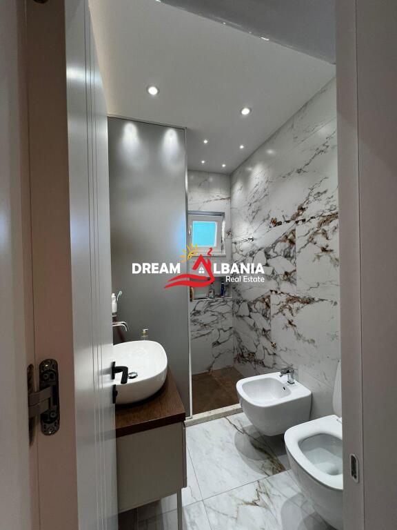 Super Apartament 2+1 ne Shitje Ish Fusha e Aviacionit
