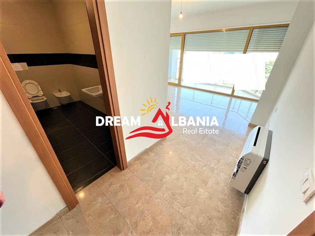 3+1 apartment with 2 bathrooms for sale in Bllok, near Sky Tower in Tirana. (ID 4131454)