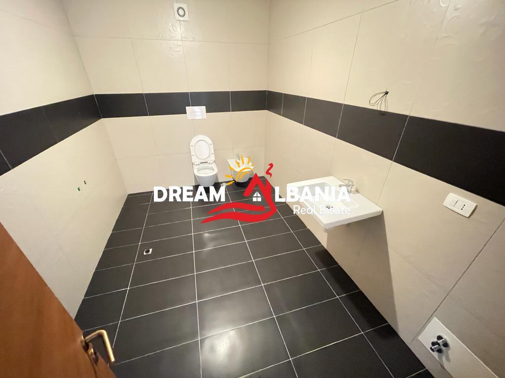3+1 apartment with 2 bathrooms for sale in Bllok, near Sky Tower in Tirana. (ID 4131454)
