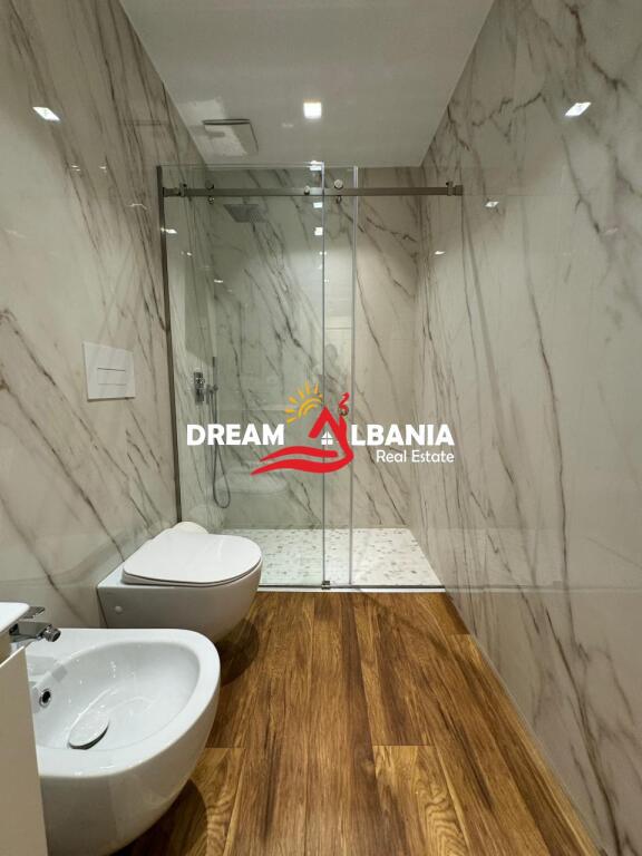 Apartament 2+1 me qera ne Bllok, prane Sky Tower ne Tirane. (ID 42214730)