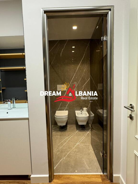 Apartament 2+1 me qera ne Bllok, prane Sky Tower ne Tirane. (ID 42214730)