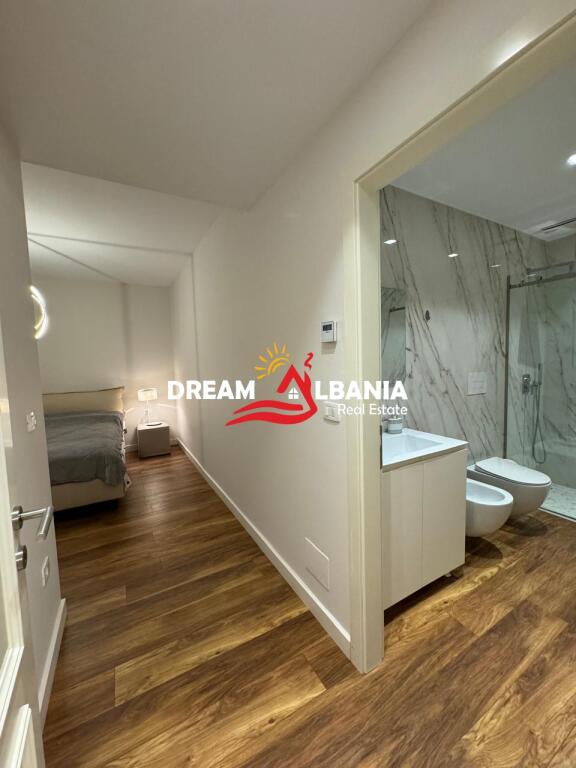 Apartament 2+1 me qera ne Bllok, prane Sky Tower ne Tirane. (ID 42214730)