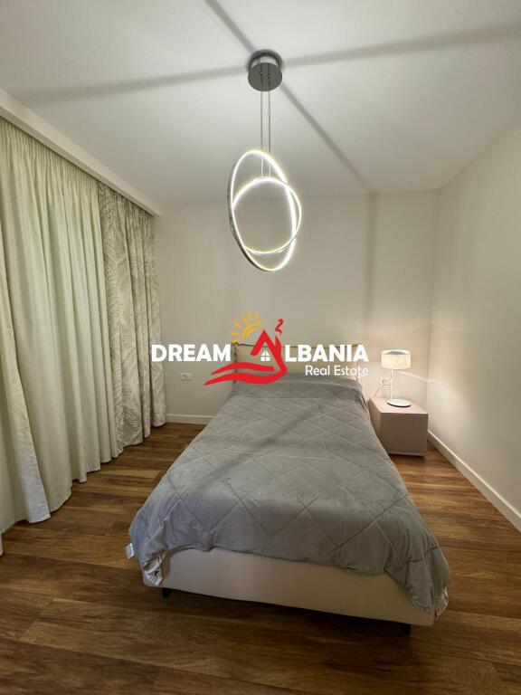 Apartament 2+1 me qera ne Bllok, prane Sky Tower ne Tirane. (ID 42214730)