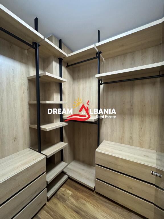 Apartament 2+1 me qera ne Bllok, prane Sky Tower ne Tirane. (ID 42214730)