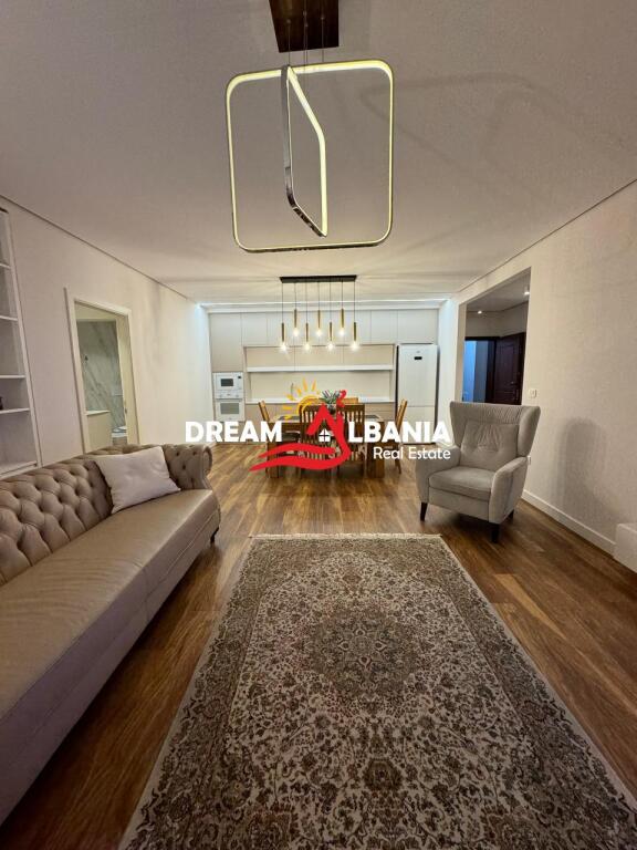Apartament 2+1 me qera ne Bllok, prane Sky Tower ne Tirane. (ID 42214730)