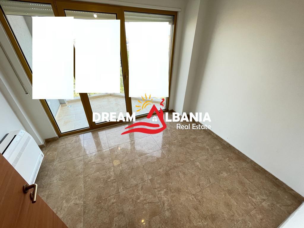 3+1 apartment with 2 bathrooms for sale in Bllok, near Sky Tower in Tirana. (ID 4131454)