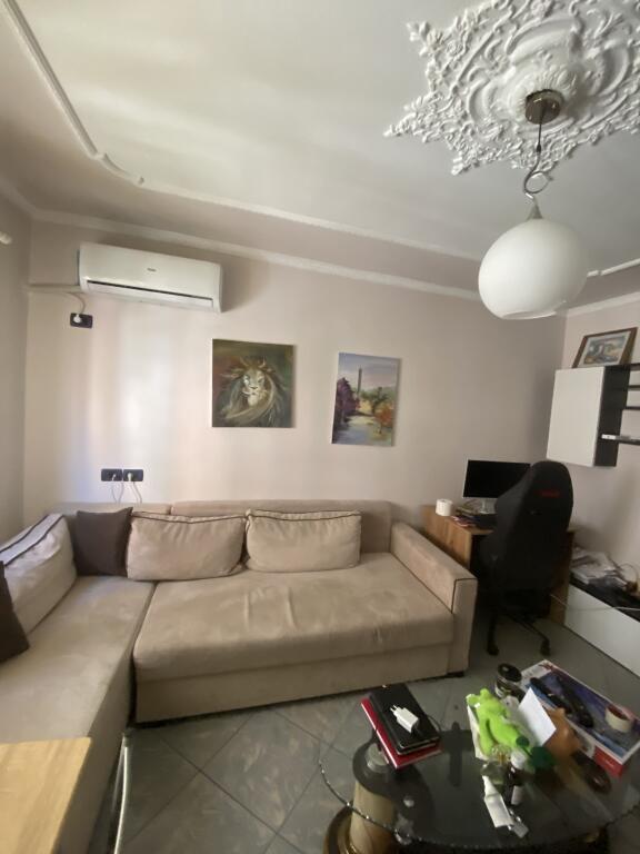 1+1, i mobiluar, Myslym Shyri, 470 mije leke