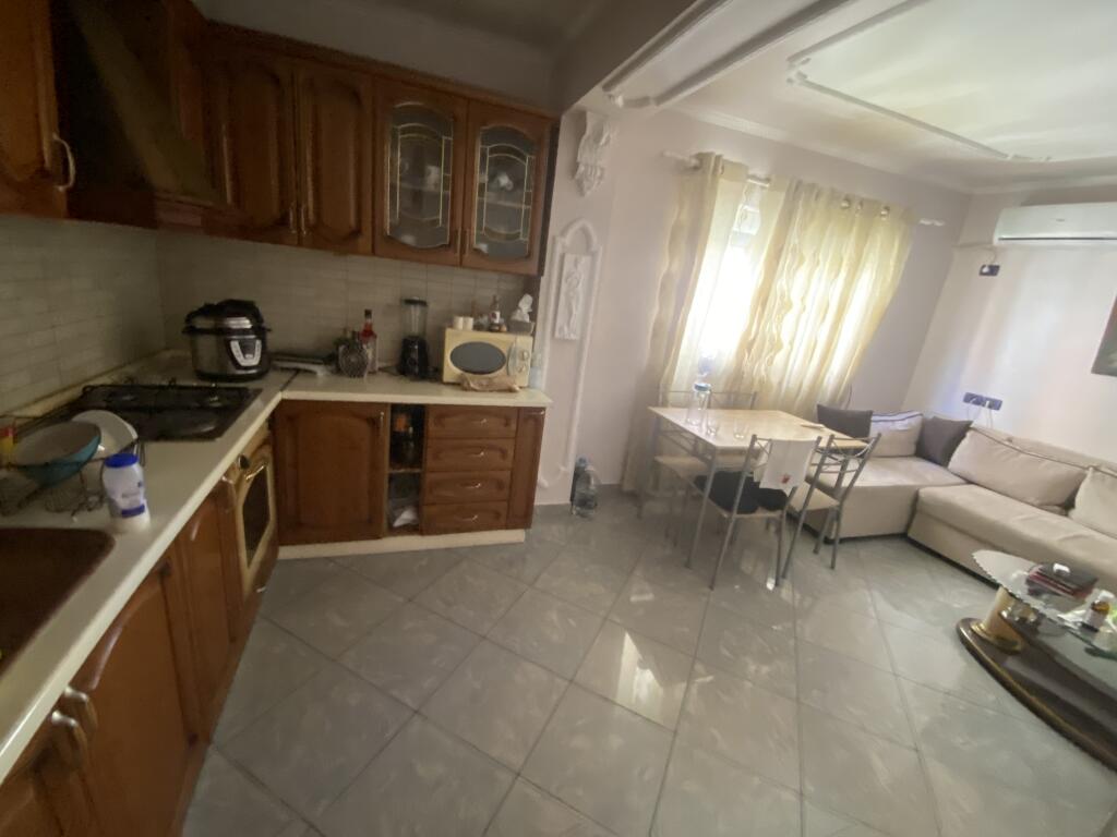 1+1, i mobiluar, Myslym Shyri, 470 mije leke