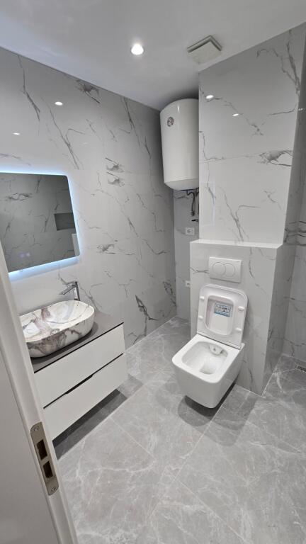 Pazari po shet një apartament 2+1.